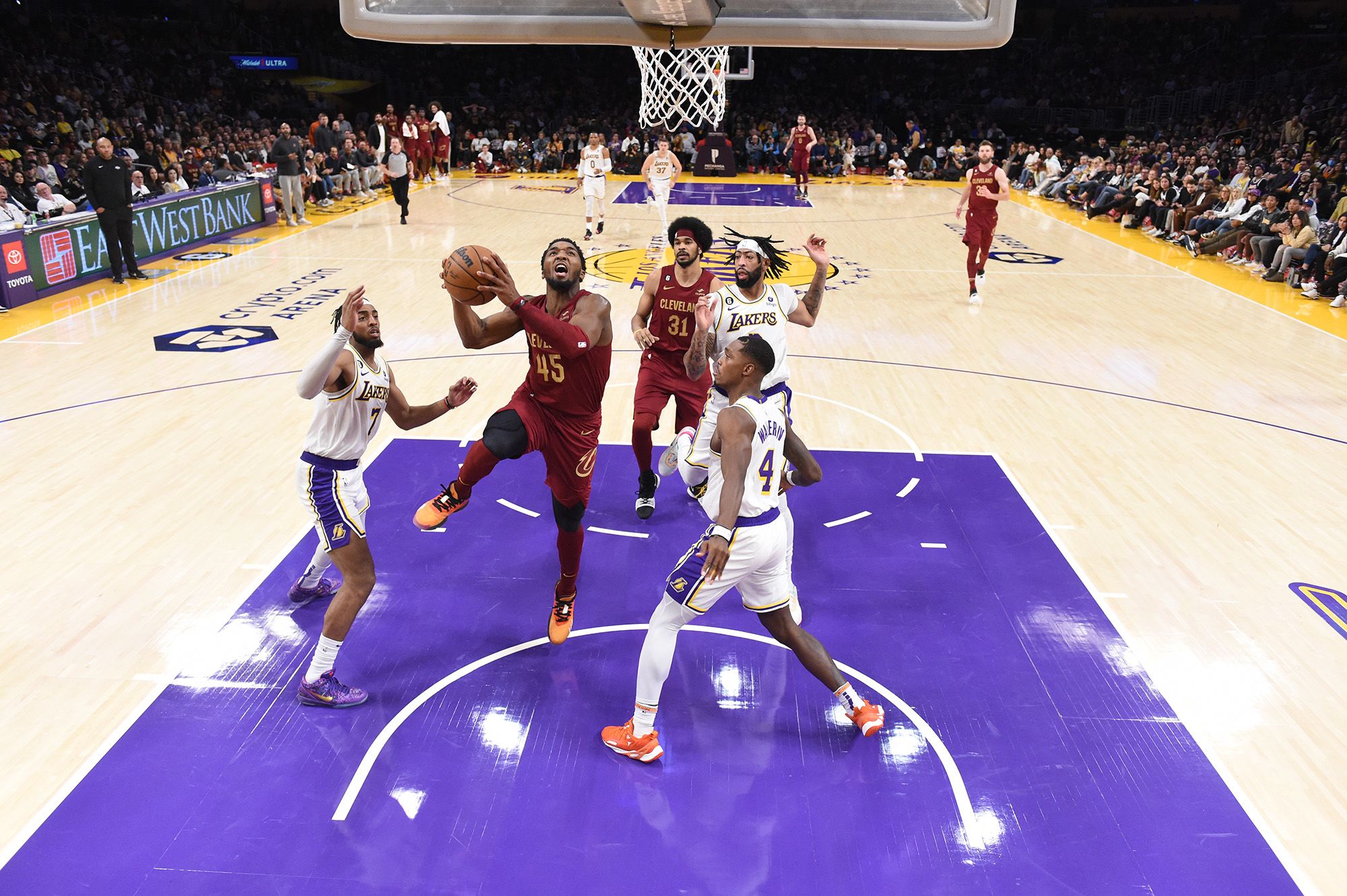 Cleveland Cavaliers win eighth straight, down LeBron James and struggling  Los Angeles Lakers, 114-100