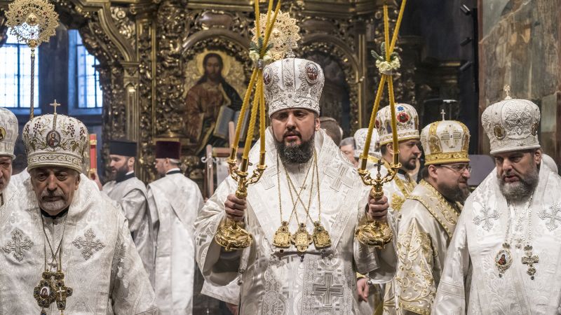 تعمق الخلاف مع موسكو حيث سمحت الكنيسة الأرثوذكسية الأوكرانية باحتفالات عيد الميلاد في 25 ديسمبر