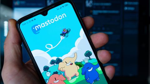 La page de connexion de l'application Android Mastodon est affichée ici sur un écran de smartphone.