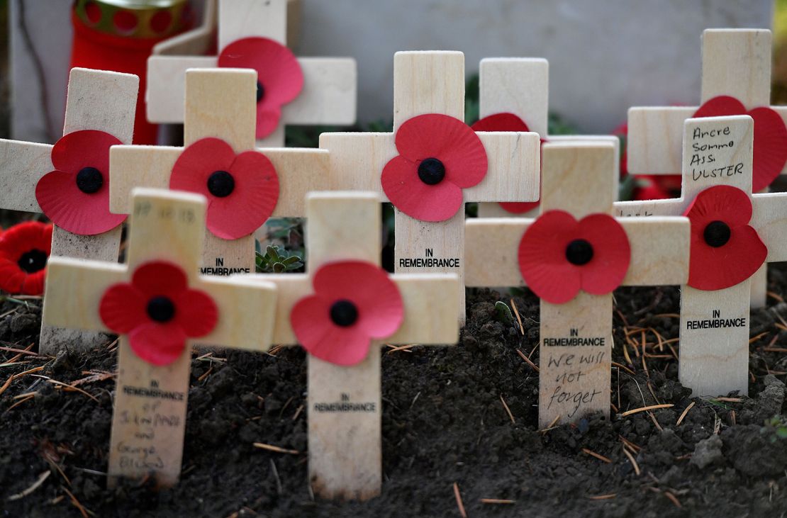 When you should stop wearing poppies after Remembrance Day 2021