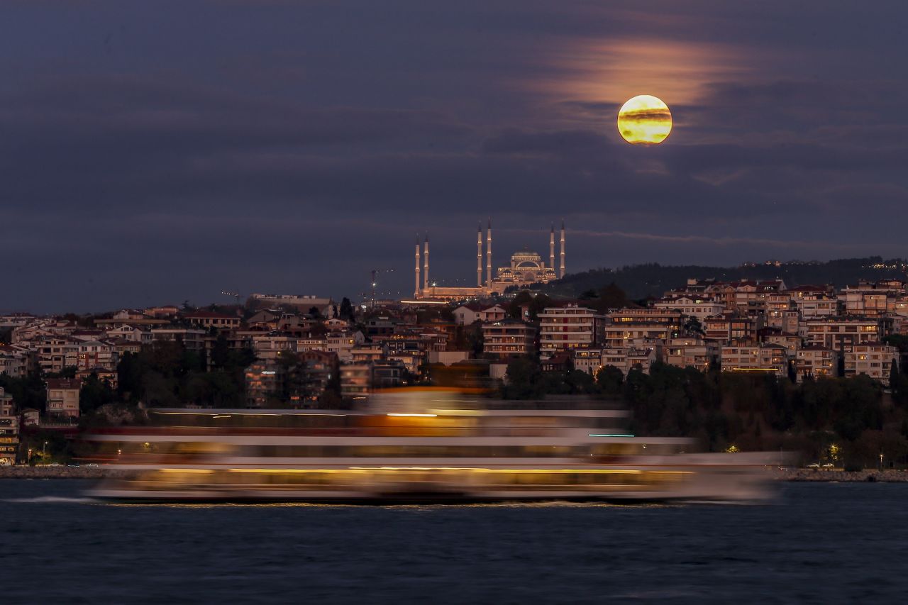 The full moon rises behind the Çamlica mosque in Istanbul on November 8.