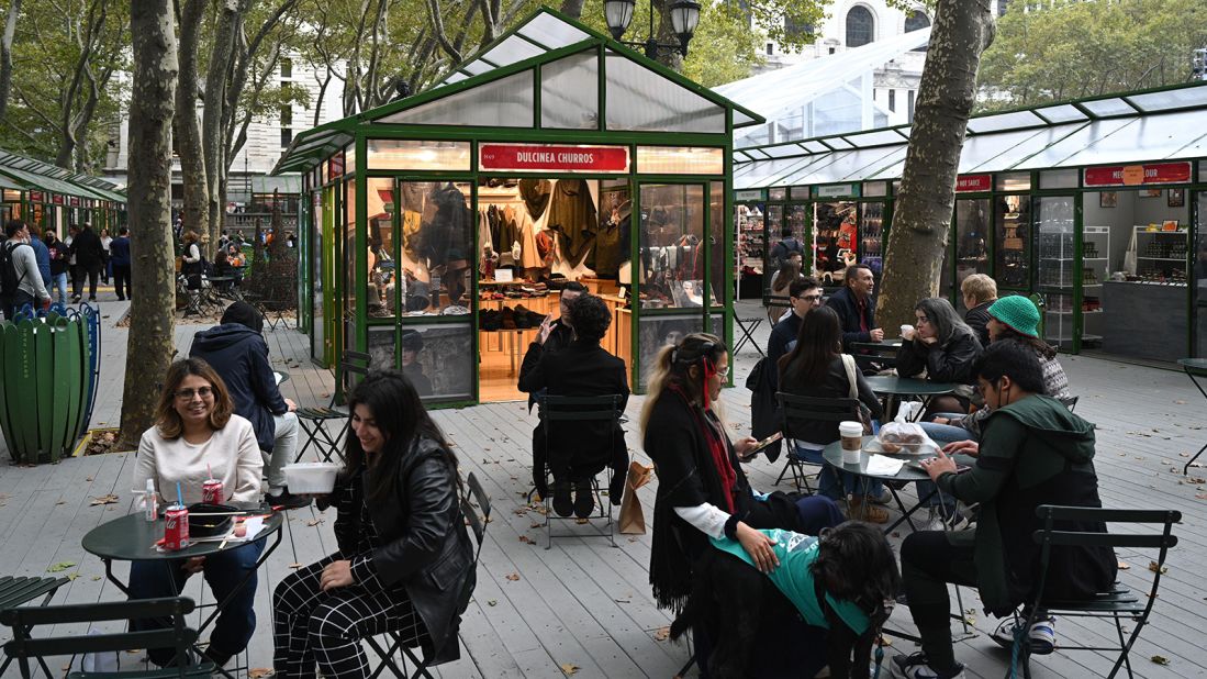 <strong>Winter Village at Bryant Park, New York:  </strong>There are a vast number of eateries to choose from, along with an outdoor beer garden and a cocktail bar. 