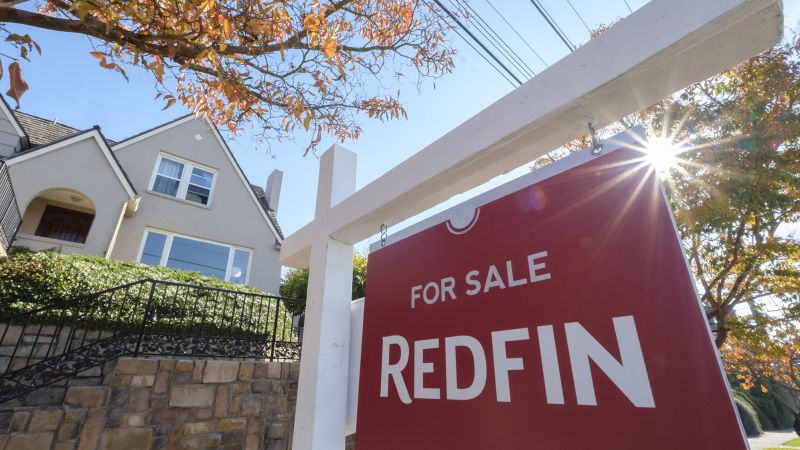 You are currently viewing Redfin shuts home-flipping business and cuts 13% of its workforce – CNN