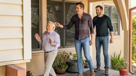 Leslie Jordan with Drew and Jonathan Scott in