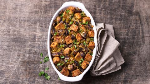 A vegan stuffing with mushrooms, leeks and crispy croutons.
