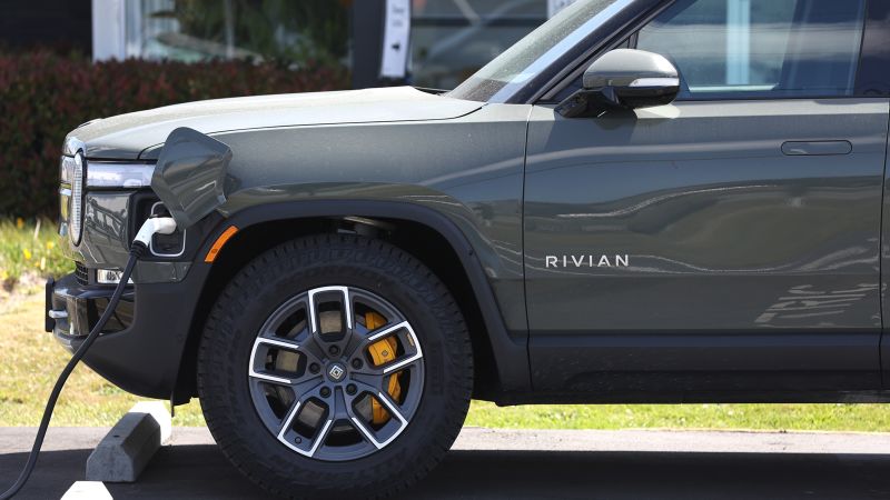 Read more about the article Rivian has both good and bad news at end of tough day for EV stocks – CNN