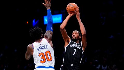 Durant shoots over Julius Randle during the second half on Wednesday.