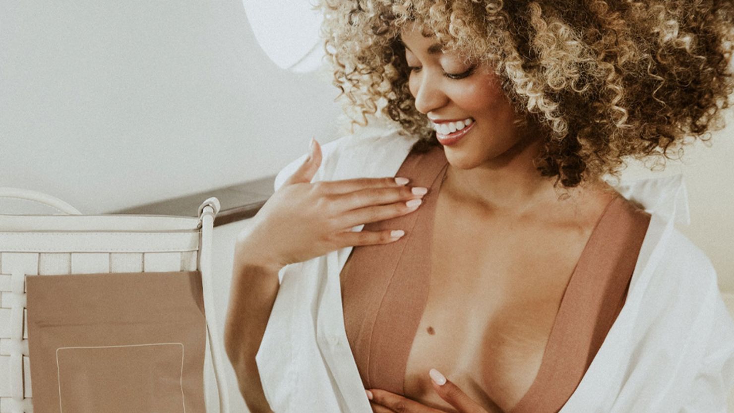 How to Tape Your Boobs for a Strapless Dress: 4 Easy Ways