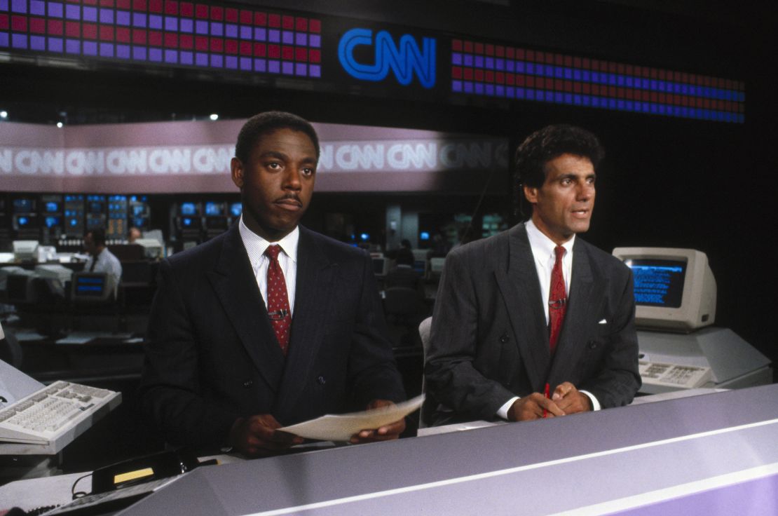 Fred Hickman (left) and Nick Charles, co-hosts of CNN's "Sports Tonight", sitting at the news desk in 1989.