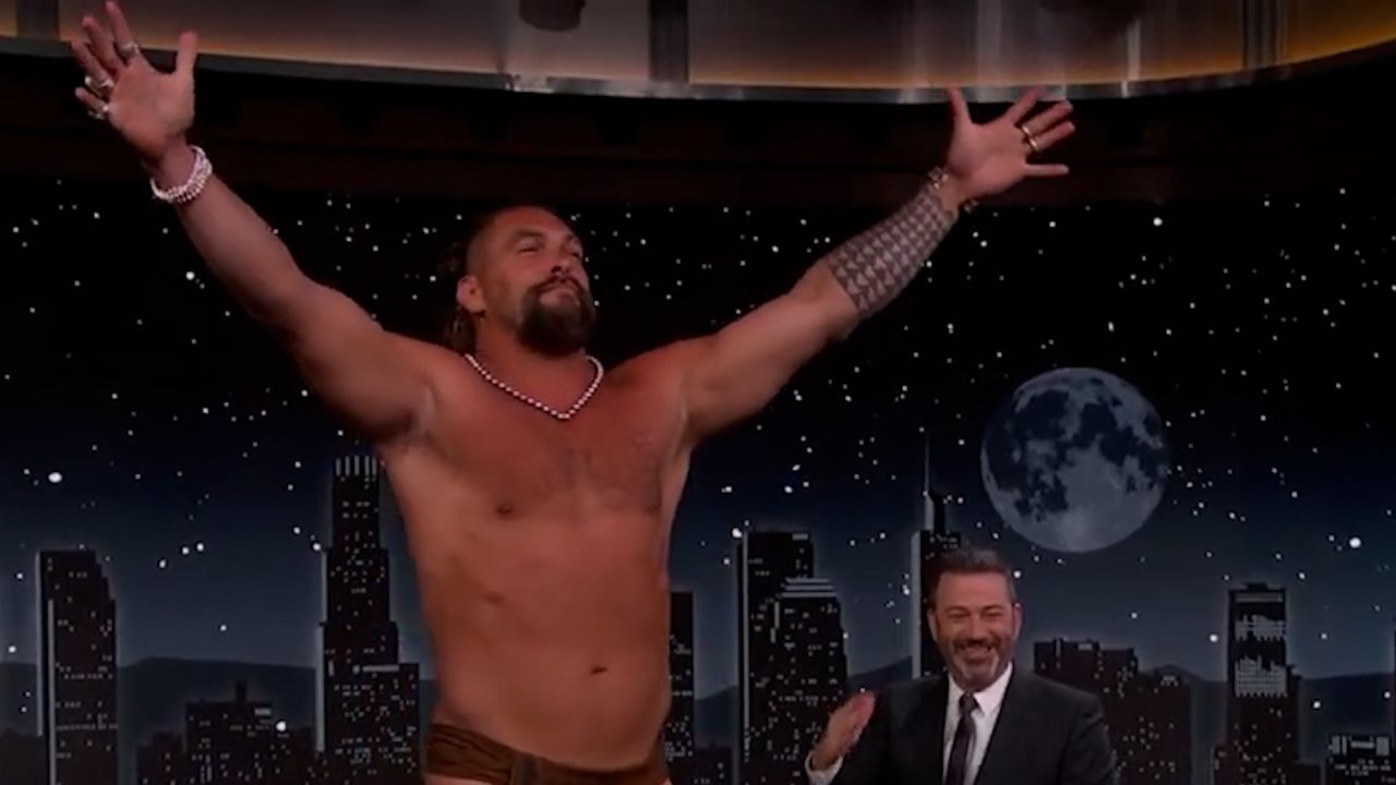 Watch Jason Momoa strip down on live TV to show off his Hawaiian malo