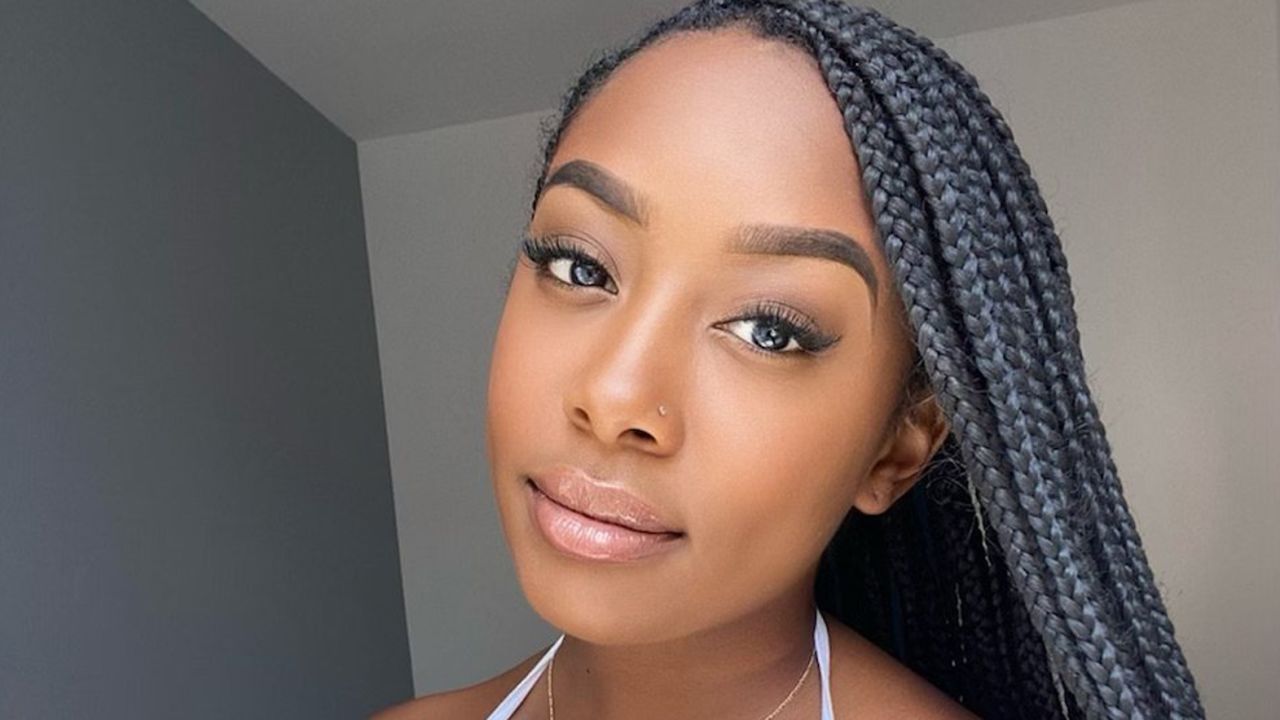 Kandace Florence started a candle business during the pandemic, her mom says.