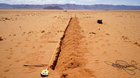 Twelve continuously recording soil-moisture sensors, installed at regular intervals at a 20-centimeter depth, track a section of the desert connecting two fairy circles.