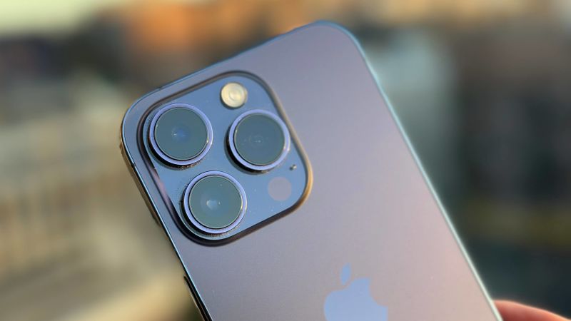 iPhone 14 Pro: Huge new camera sensor, same slow Lightning cable