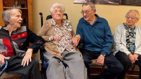 Bessie Hendricks (center), the oldest living person in the US, celebrated her 115th birthday on November 7th.