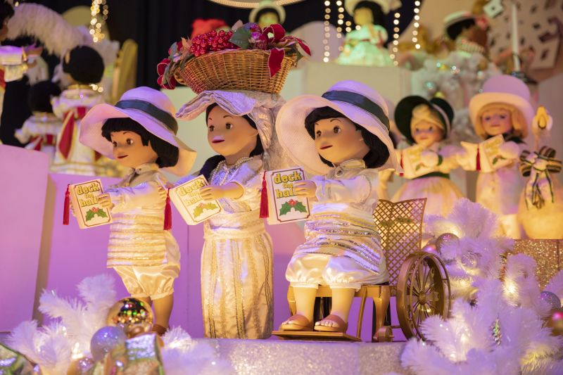 Disneyland adds dolls in wheelchairs to It s a Small World ride CNN