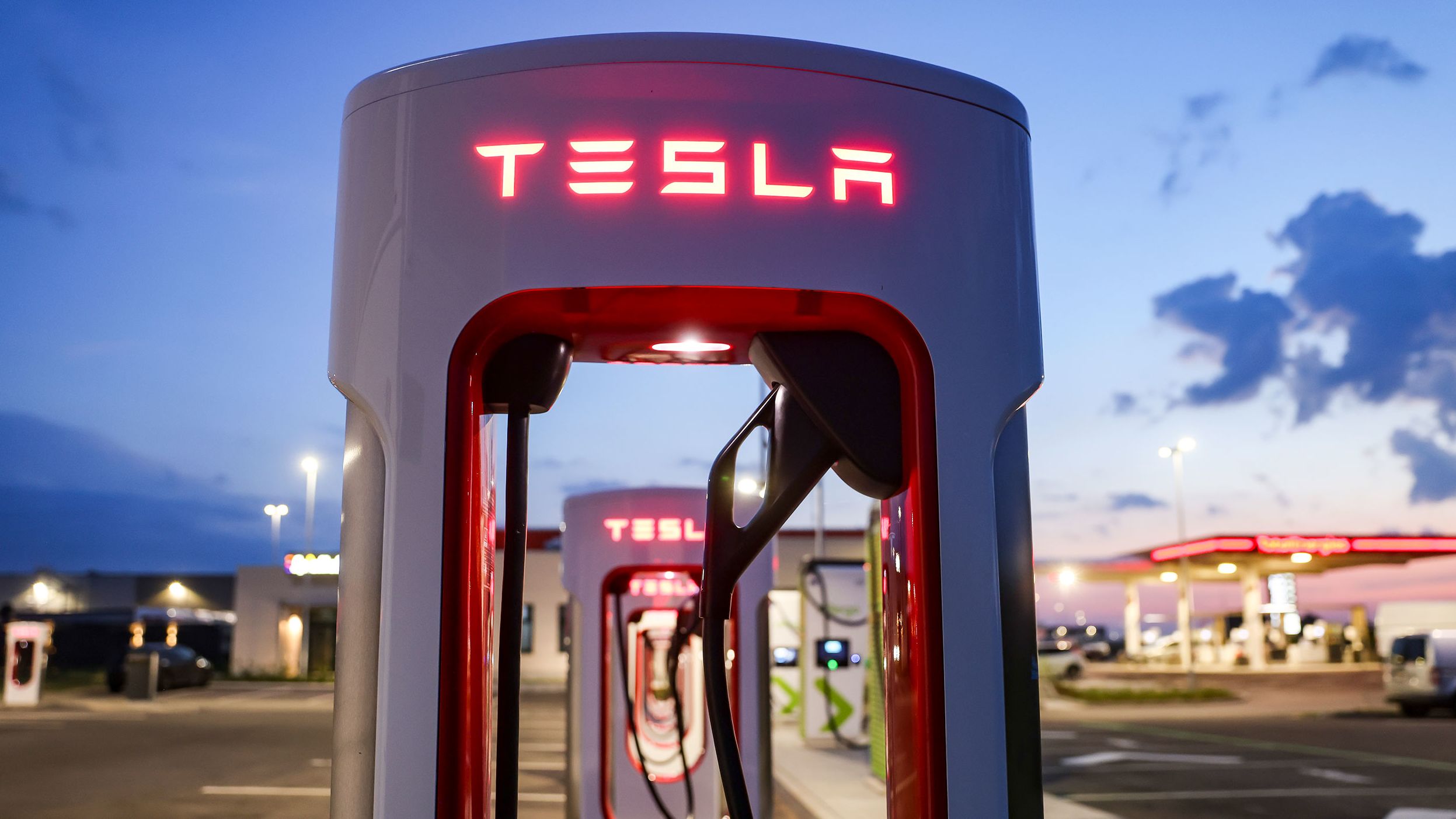 Tesla officially opens its charging network to non-Tesla cars | CNN Business