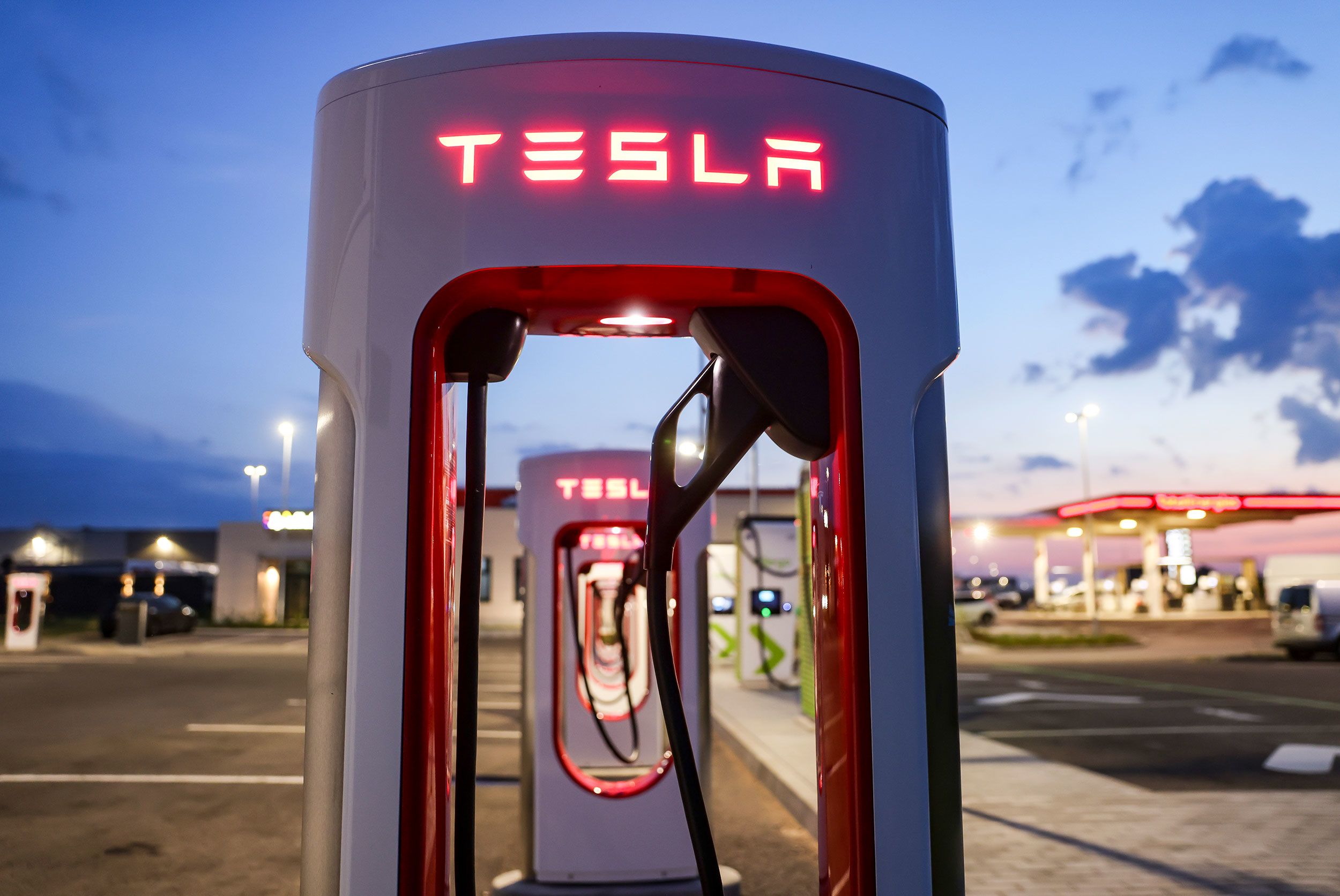 Tesla officially opens its charging network to non-Tesla cars
