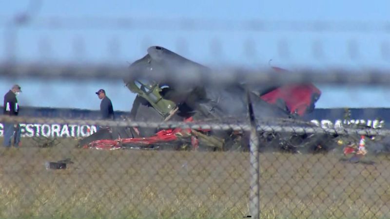 Video shows moments before planes crash during airshow