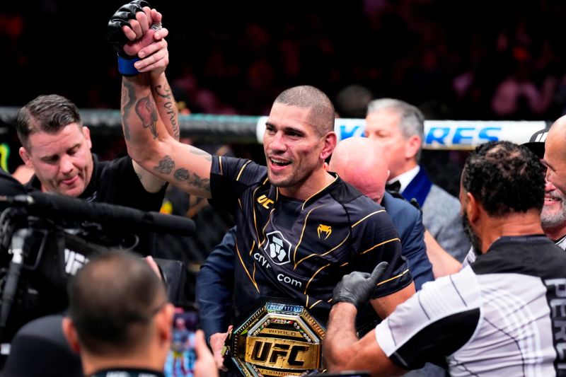 UFC 281 Alex Pereira stuns Israel Adesanya to become undisputed UFC middleweight champion CNN