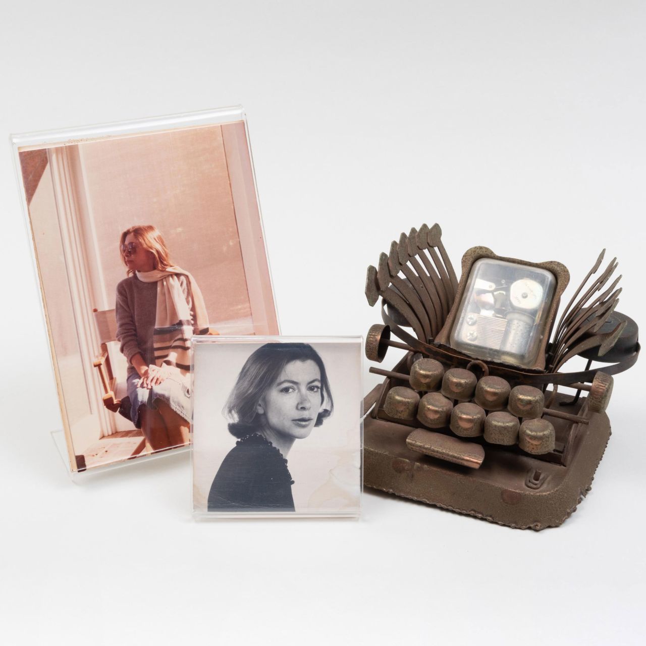 Booklovers and style mavens are agog over personal items up for auction that once belonged to the seminal essayist Joan Didion
