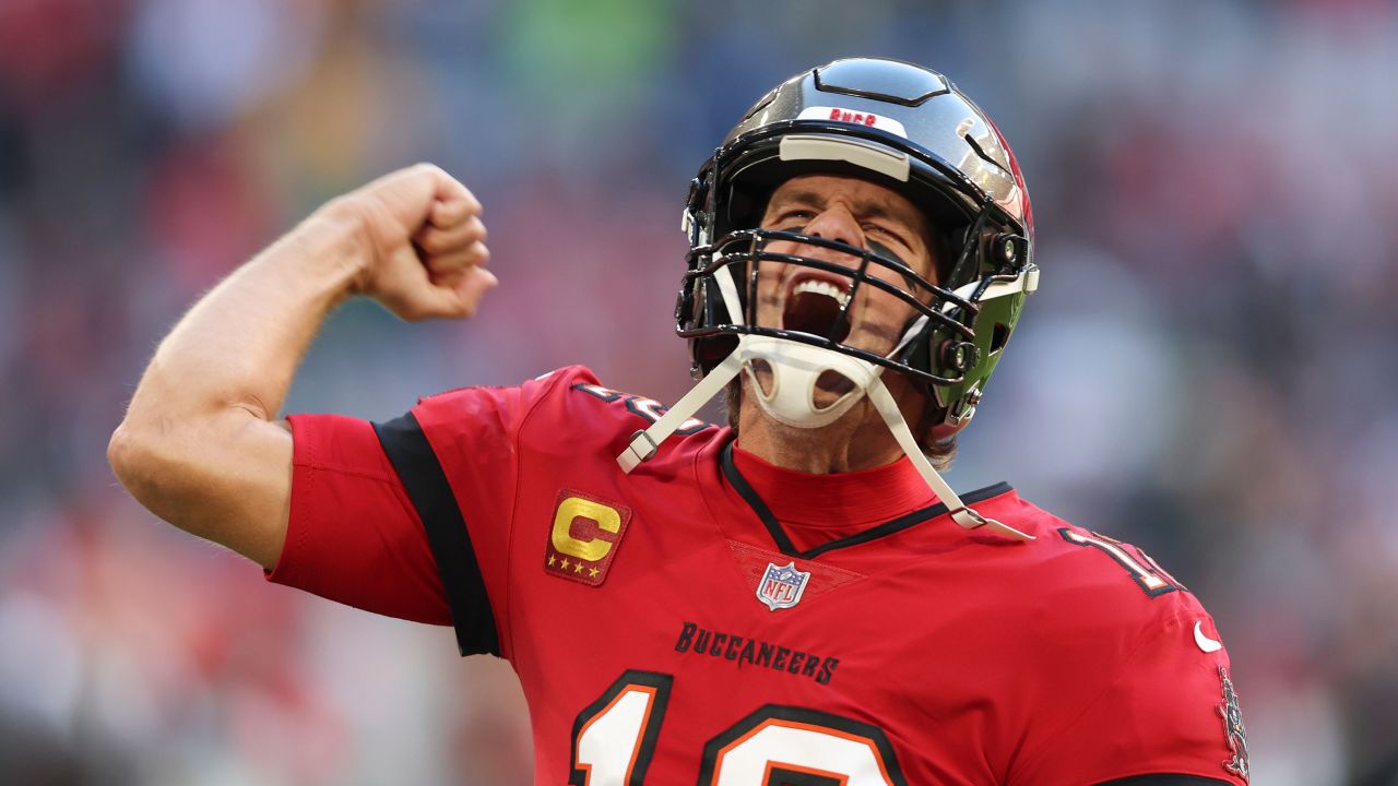 Tom Brady makes history as Tampa Bay Buccaneers win first-ever