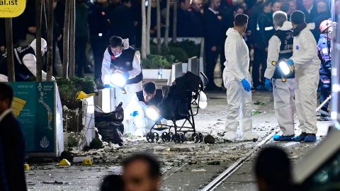 Bahan peledak TNT terdeteksi di TKP, menurut polisi Turki. 