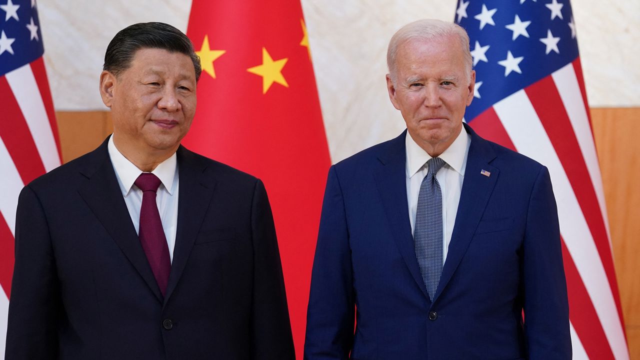 U.S. President Joe Biden meets with Chinese President Xi Jinping on the sidelines of the G20 leaders' summit in Bali, Indonesia, November 14, 2022.  REUTERS/Kevin Lamarque
