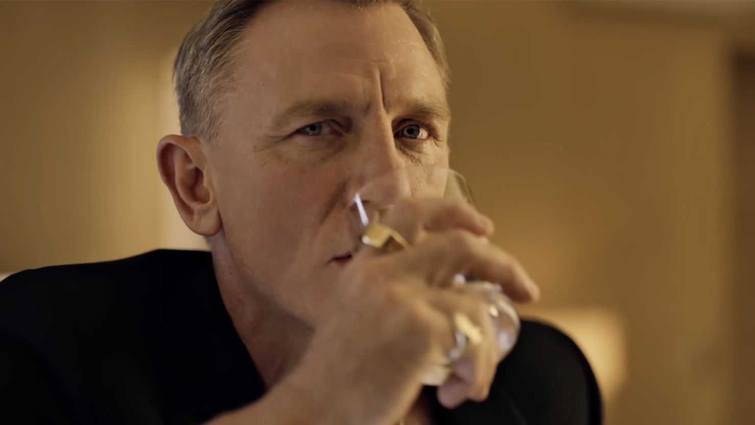 Daniel Craig stars in a new Belvedere Vodka commercial.