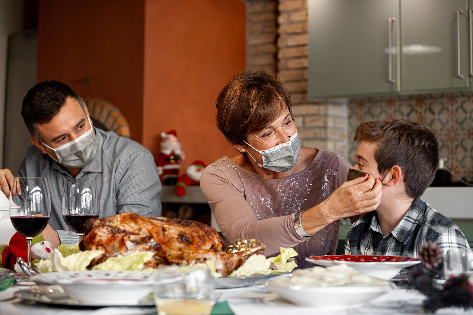 Pandemic Thanksgiving: Las Vegas locals, tourists take precautions