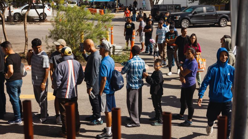 Ron DeSantis: Florida lawmakers back expansion of governor's migrant  relocation plan | CNN Politics