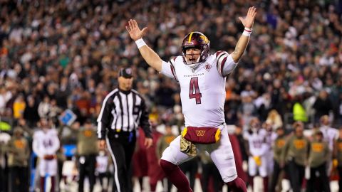 Heinicke celebrates a touchdown against the Eagles.