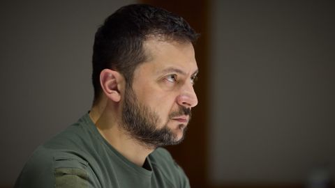 Ο πρόεδρος της Ουκρανίας Volodymyr Zelensky απευθύνεται στην G20 από το γραφείο του στο Κίεβο της Ουκρανίας, στις 15 Νοεμβρίου.