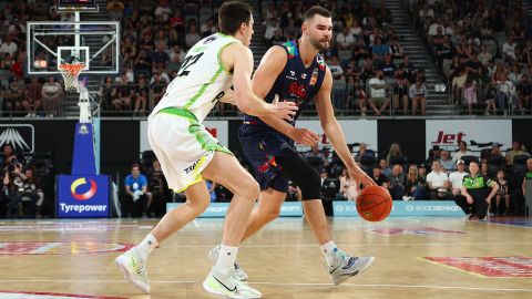 Isaac Humphries in action during a match between Melbourne United and South East Melbourne Phoenix earlier this month