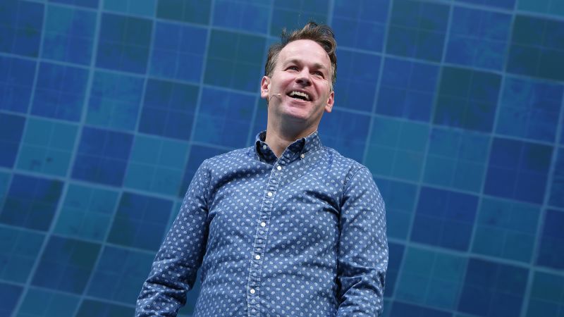 Mike Birbiglia’s Broadway show explores life’s big questions with big laughs | CNN