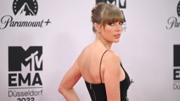 13 November 2022, North Rhine-Westphalia, Duesseldorf: Taylor Swift arrives for the MTV Europe Music Awards at the PSD Bank Dome. The awards are presented by the music channel MTV. 