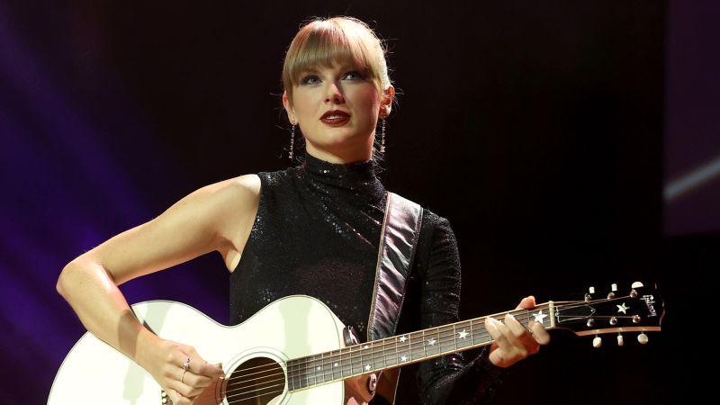 Hollywood Minute: A Taylor Swift-themed ‘breakup bar’ | CNN