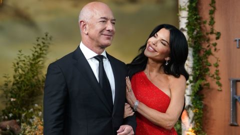 jeff bezos lauren sanchez 0830 RESTRICTED