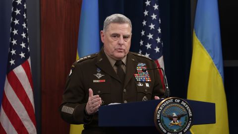 De voorzitter van de gezamenlijke stafchefs, generaal Mark Milley, spreekt tijdens een persconferentie in het Pentagon op 16 november 2022.