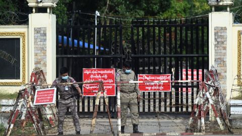 Prison security officials prepare for the reported release of inmates outside Insein prison in Yangon.