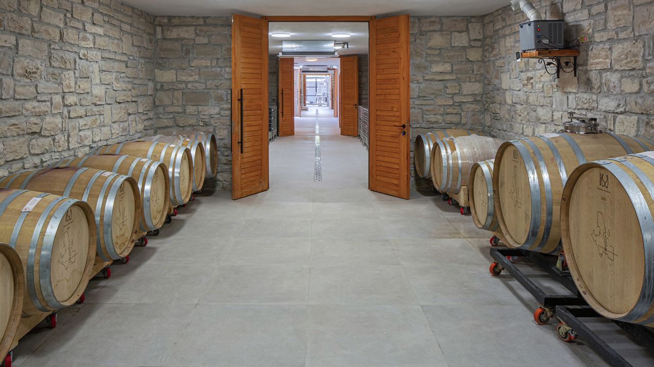 <strong>Iki Deniz Arasi: </strong>Iki Deniz Arasi winery is the result of almost two decades of work to restore viticulture to a once-thriving wine region.
