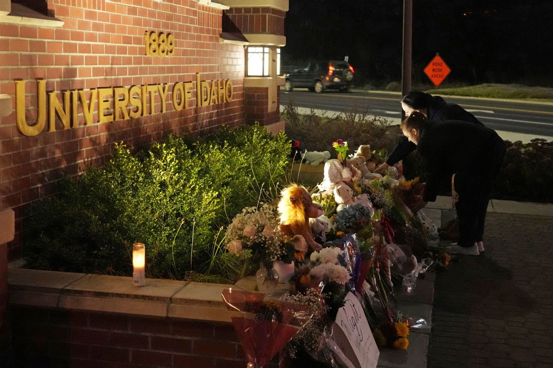Quatro estudantes assassinados em casa. Polícia do Idaho pede