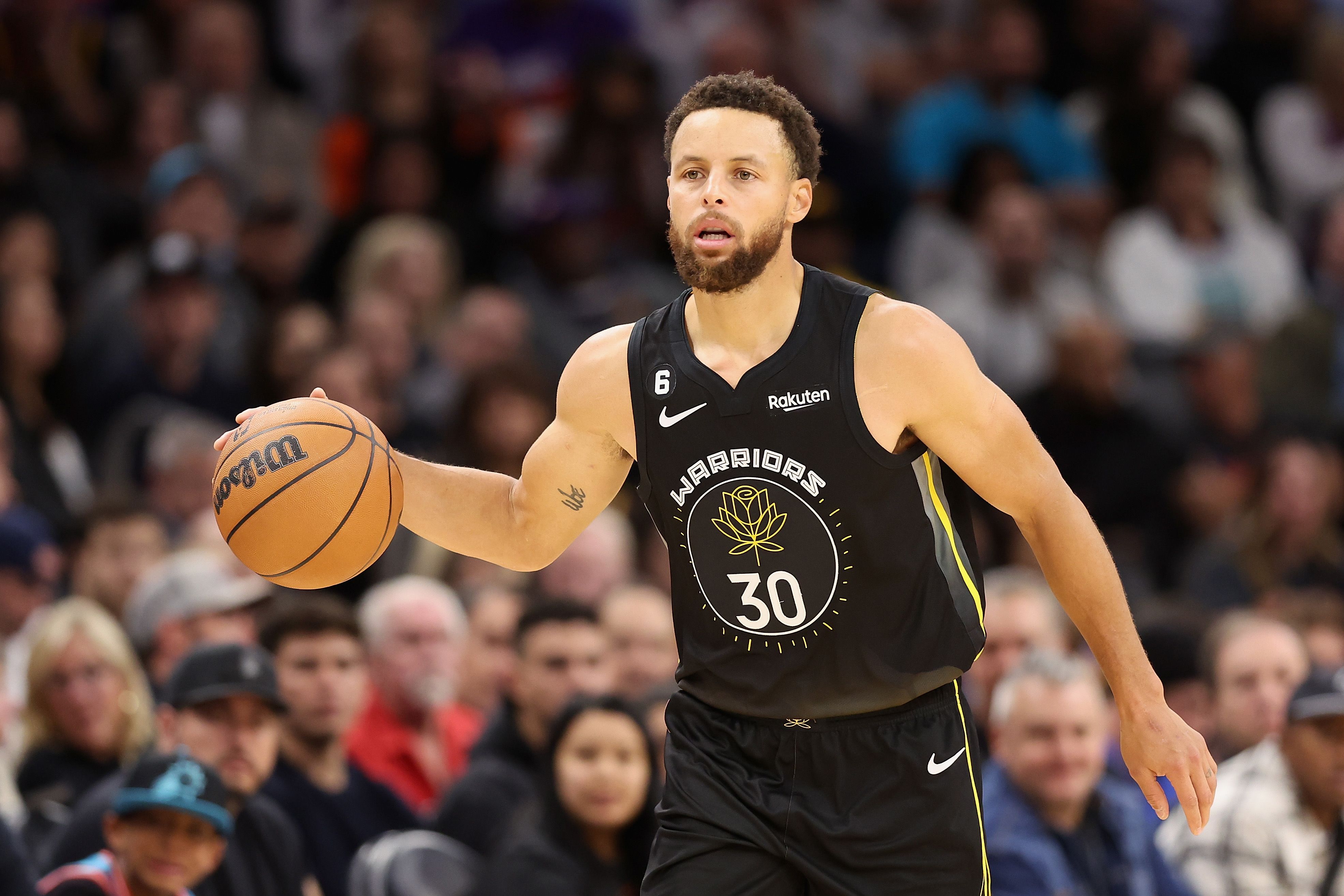 Por que Stephen Curry usa a camisa 30?