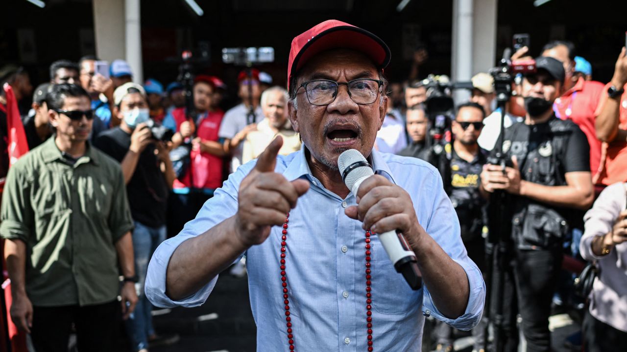 Malaysian opposition leader Anwar Ibrahim delivers a speech at a campaign rally in Kuala Lumpur.