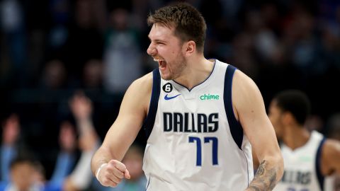 Luka Doncic ͧѧҡ Spencer Dinwiddie ԧ LA Clippers 㹤 4  American Airlines Center