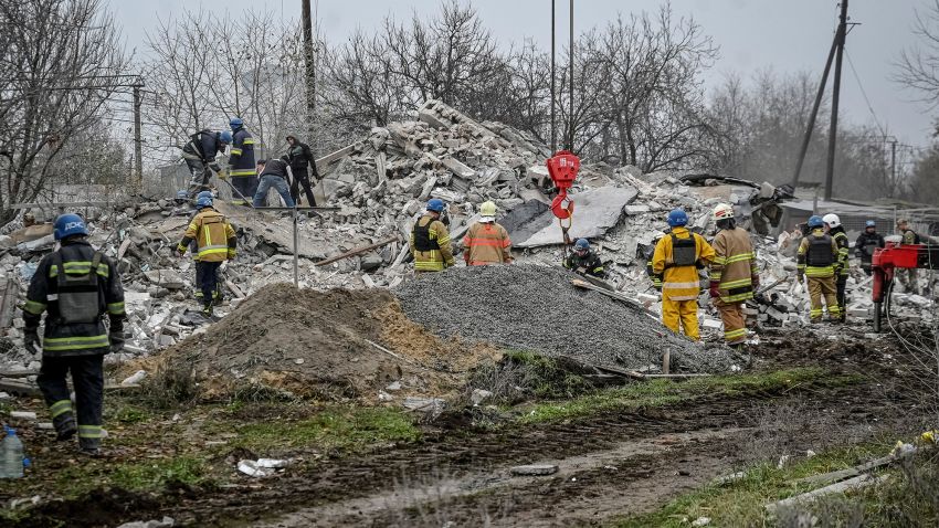 Rescuers work at a site of a residential building destroyed by a Russian missile strike, amid Russia's attack on Ukraine, in the town of Vilniansk, Zaporizhzhia region, Ukraine, November 17, 2022.  REUTERS/Stringer