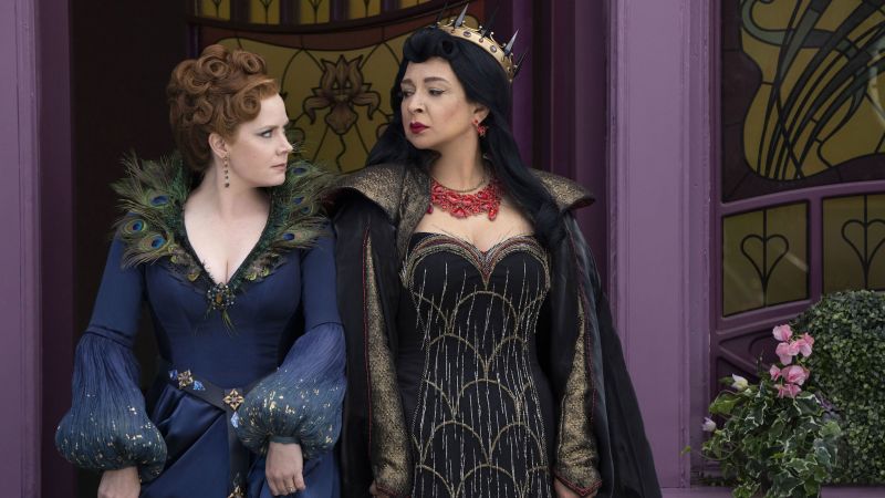 „Disenchanted“-Rezension: Amy Adams blättert die Seite im Märchenbuch einer Prinzessin um, das auf Disney+ endet