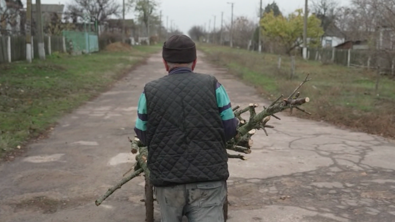 Residents in liberated Kherson still under heavy shelling as they prepare for winter | CNN