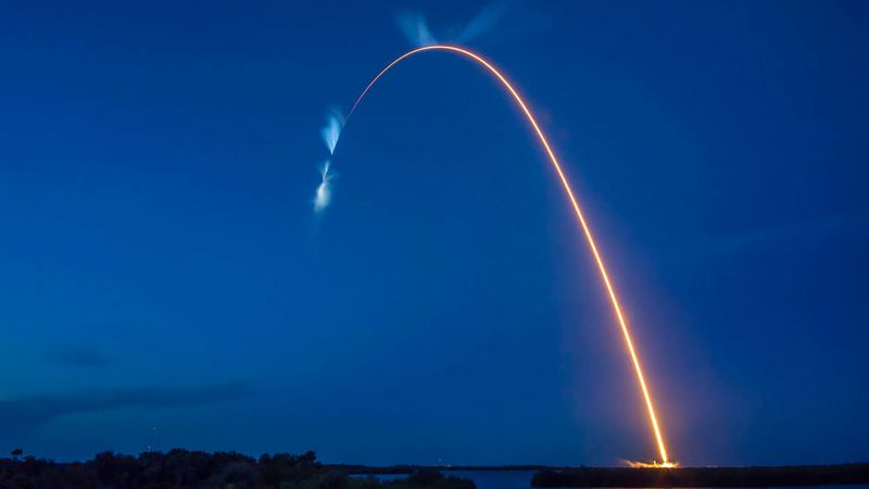 Het lanceren van dwergtomatenzaden naar een ruimtestation aan boord van een SpaceX-bevoorradingsvlucht