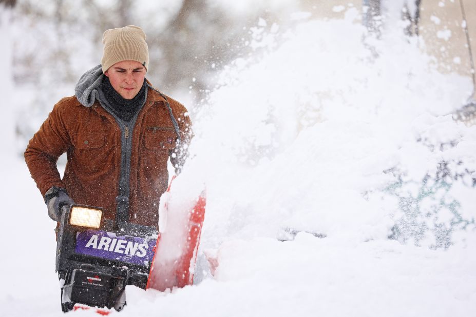 Buffalo, NY Still Has a 10-Foot Tall Pile of Snow from their 7-Foot  November Snowfall - SnowBrains