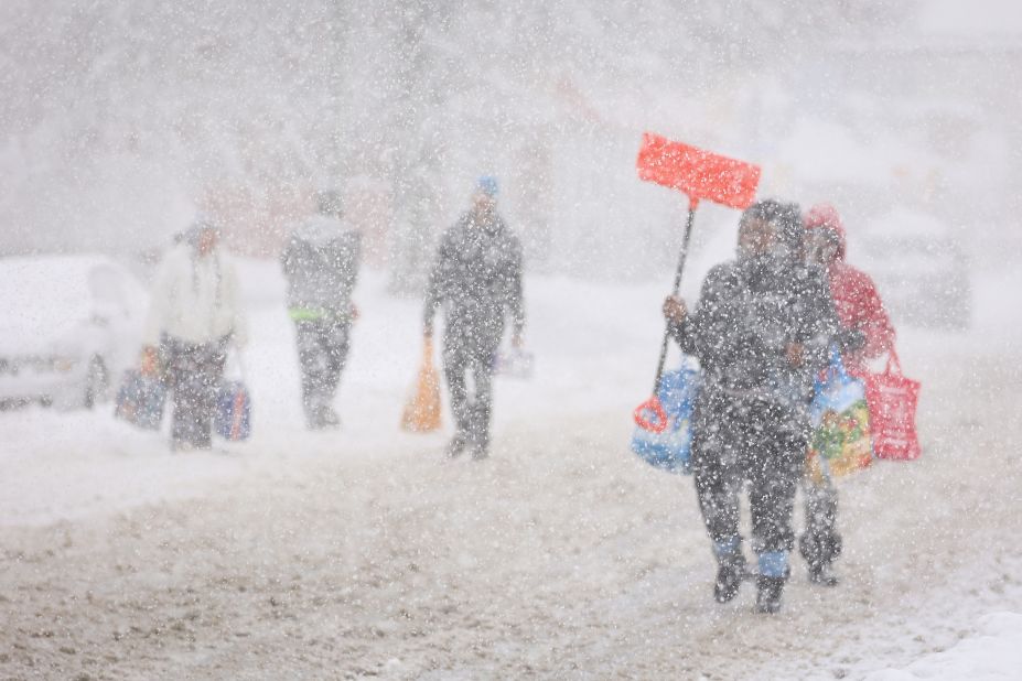 Buffalo, NY Still Has a 10-Foot Tall Pile of Snow from their 7-Foot  November Snowfall - SnowBrains